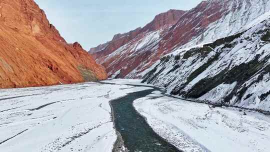 安集海大峡谷冬天雪天航拍风光