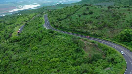 山顶的盘山公路