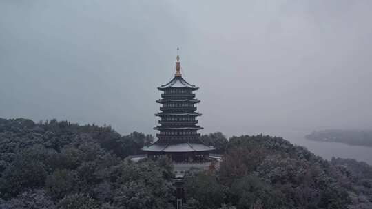 杭州西湖雷峰塔雪景