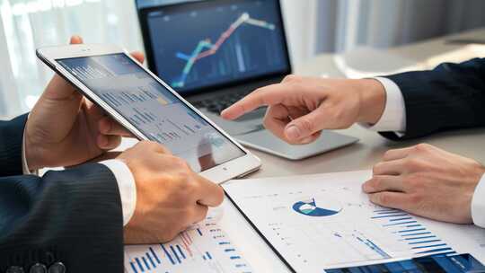 数据分析与商业决策会议