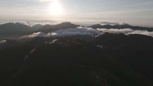 信宜大田顶日出航拍，高山云海，高山公路