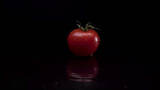 西红柿掉落微距特写升格镜头