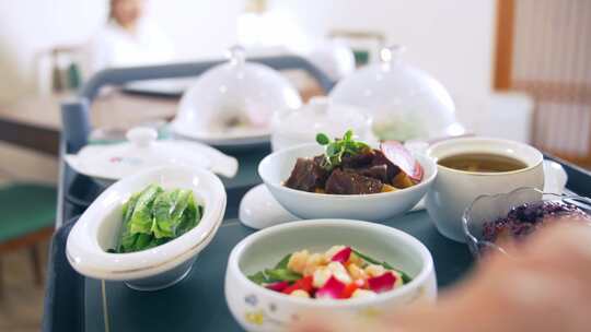 月子中心产妇营养餐食