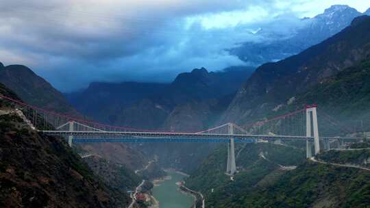 云南金沙江虎跳峡大桥