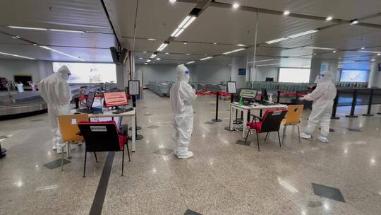 机场公共场合排队核酸检测疫情防控