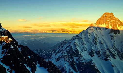 日照金山 雪山之巅 雪山 云海 山峰延时