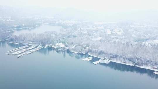 杭州西湖雪景杨公堤雪景浙江雪景游船码头