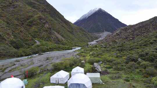 航拍四川贡嘎山区那玛峰登山大本营