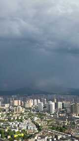 竖版航拍城市夏季暴雨来临湖南怀化高清在线视频素材下载