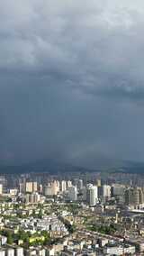 竖版航拍城市夏季暴雨来临湖南怀化高清在线视频素材下载