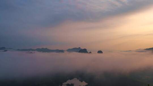 武夷山三才峰日出时的云海