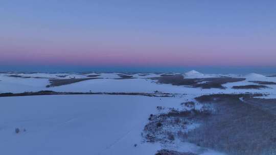 航拍大兴安岭雪原暮色落日余晖一抹晚霞