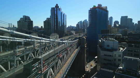 著名曼哈顿大桥布鲁克林端及周边建筑的空中升降镜头