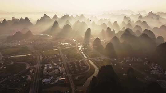 广西桂林山水喀斯特地貌日出风光