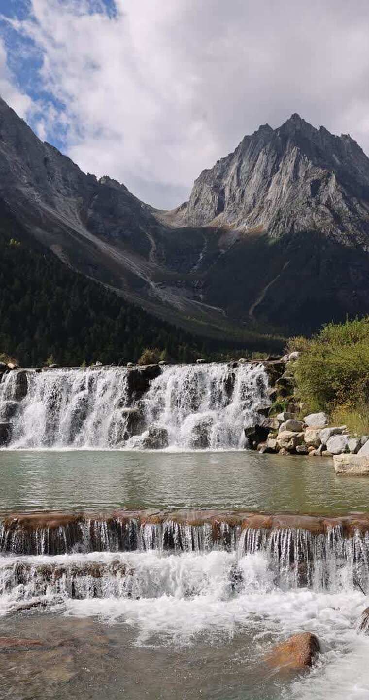 四川阿坝州毕棚沟盘羊湖瀑布慢镜头