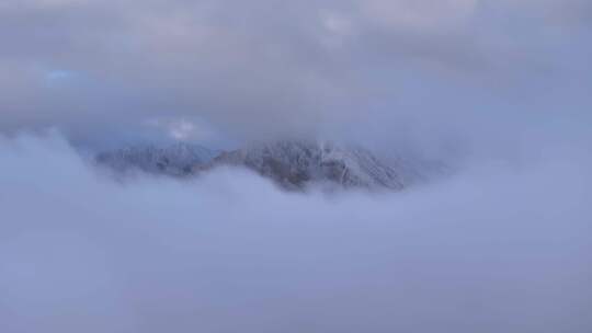 西藏云海雪山