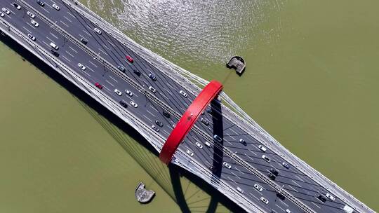 航拍杭州之江大桥上的车流
