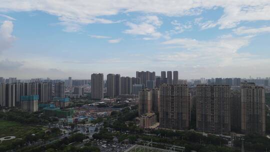 大雨过后的城市