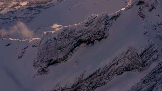 雪山滑雪山峰山巅日出