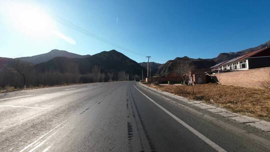 行车视角道路两侧绿化风景开车第一视角开车