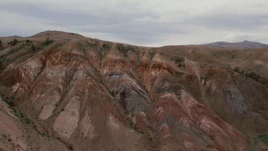 红色山脉的Kyzyl-Chin山谷也被称为阿尔泰的火星谷