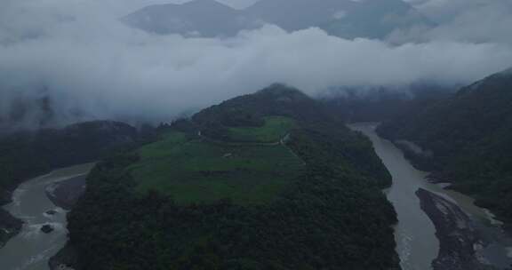 西藏墨脱县雅鲁藏布江果果糖大拐弯高空航拍