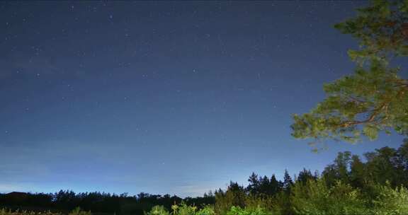 夜空与流星的延时视频