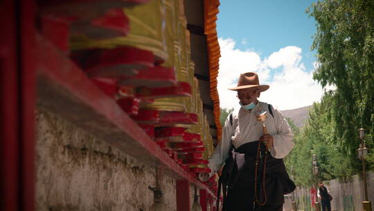 西藏拉萨布达拉宫藏族朝拜人文实拍视频素材模板下载