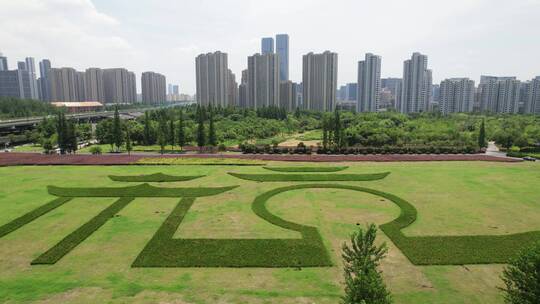 大草坪上的杭州标志航拍
