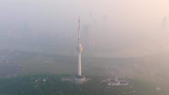 航拍晨雾中的武汉电视塔视频素材模板下载