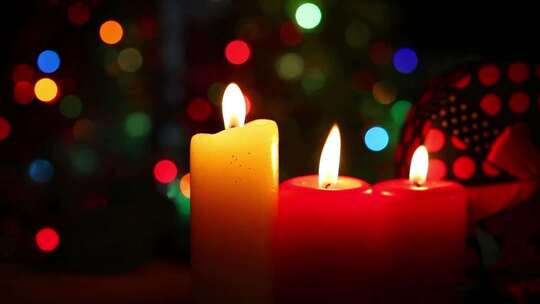 christmas-candles-and-a-bokeh