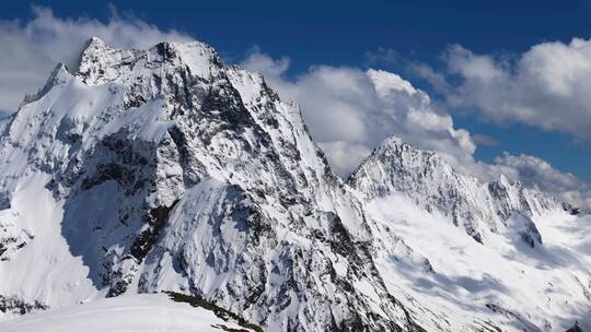 4K登峰登山高山雪山攀登冬季滑雪视频素材模板下载