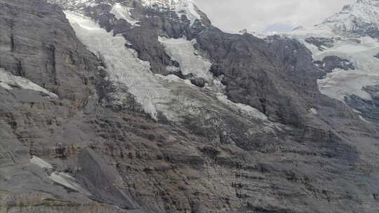 瑞士伯尔尼阿尔卑斯山脉的艾格冰川潘