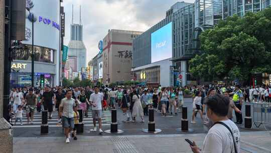 上海南京东路步行街路口人流延时