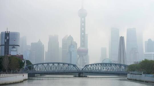 上海外滩大雾烟雾天气
