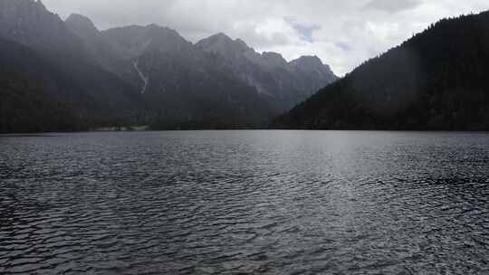 4k超清川西高原航拍湖泊牧场山谷牛群马匹