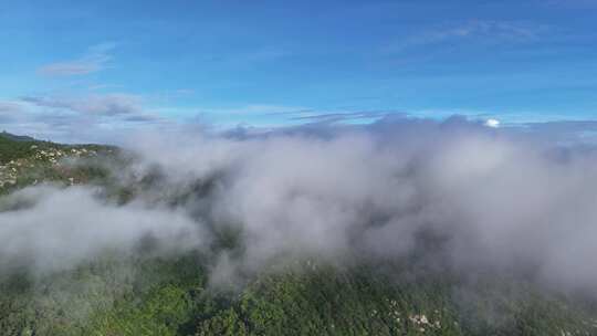 人间仙境海上大海海岛云雾缭绕航拍