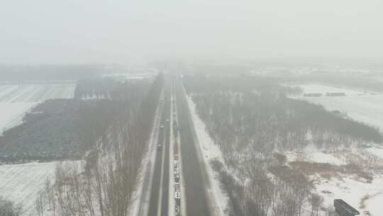 航拍雪景公路