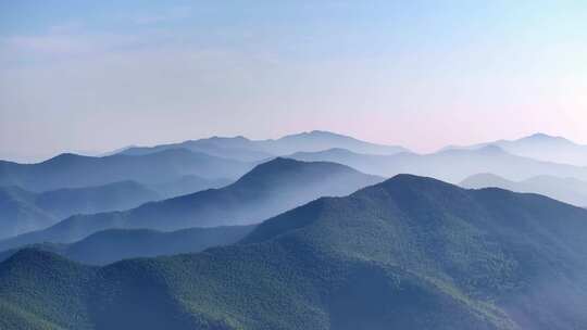 长焦航拍清晨日出群山青山万重山平流雾云海