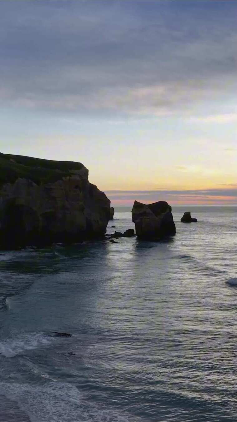 竖屏航拍新西兰达尼丁隧道海滩美景