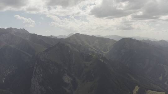 新疆伊犁河谷航拍山脉地貌