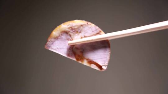 【镜头合集】筷子夹起一片熟食卤肉  (1)