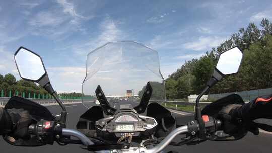 摩托骑行第一视角02视频素材模板下载
