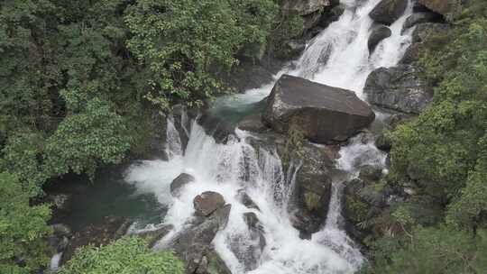 瀑布水流山泉水大自然自然风景自然风光