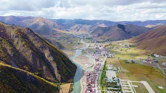 航拍四川川西新都桥鱼子西秋景彩林秋天