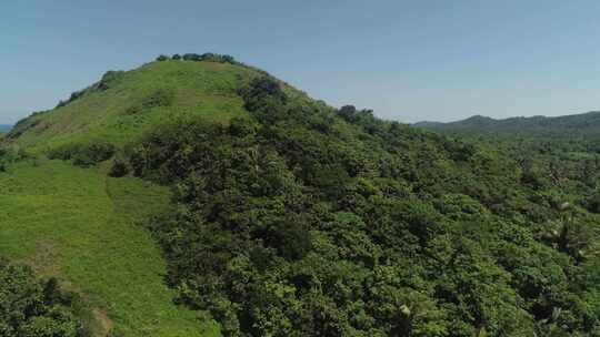 航拍山脉海滩风景