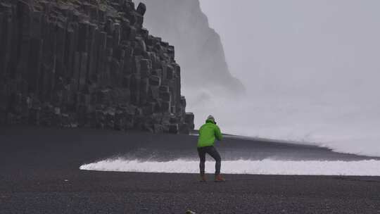 Reynisdrangar Beach，