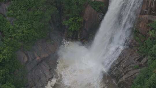 雨后泰山，悬崖飞瀑，高山流水，