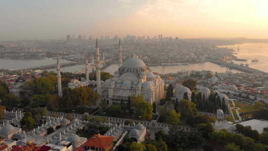 土耳其伊斯坦布尔法提赫苏莱曼尼耶清真寺的无人机轨道超时延
