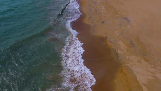 海岸线海滩海浪沙滩升格空镜